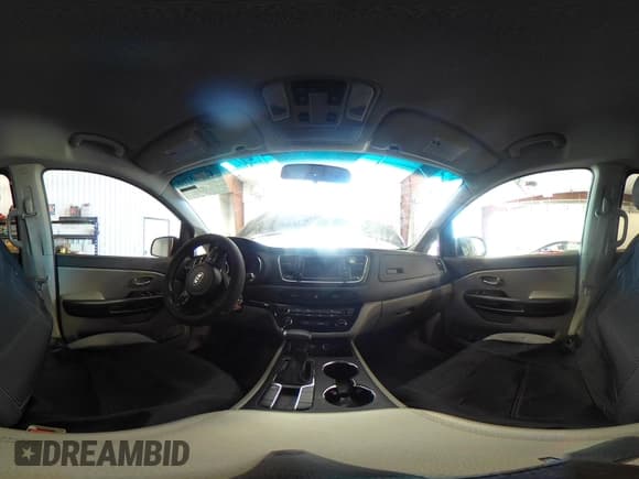 ✅ 2020 Kia Sedona EX • VIN: KNDMB5C15L6593188 • Lot: 42643755. Wystawiony na IAAI z przebiegiem 144 167 mil. Bezpłatny archiwum sprzedaży aukcyjnych z USA i szczegółowy raport historii pojazdu na DreamBid. Zdjęcie 17.