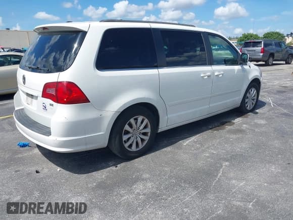 ✅ 2012 Volkswagen Routan SE • VIN: 2C4RVABG4CR294022 • Lot: 42535815. Listed on IAAI with 129,495 mi. Free auction sales archive from the USA and detailed vehicle history report at DreamBid. Image 4.