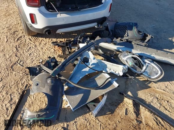 ✅ 2024 MINI Countryman Cooper S • VIN: WMZ53BR02R3S31859 • Lot: 41102846. Listed on IAAI with 17,068 mi. Free auction sales archive from the USA and detailed vehicle history report at DreamBid. Image 12.