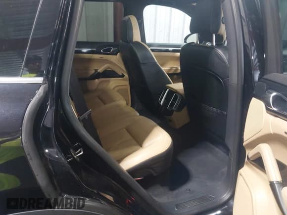 ✅ 2016 Porsche Cayenne Diesel • VIN: WP1AF2A2XGKA43725 • Lot: 43190808. Listed on IAAI with 94,542 mi. Free auction sales archive from the USA and detailed vehicle history report at DreamBid. Image 8.