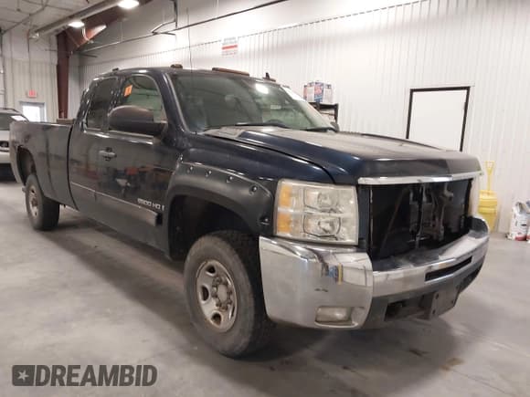 ✅ 2008 Chevrolet Silverado 2500HD Work Truck • VIN: 1GCHK29K58E189109 • Lot: 43594576. Wystawiony na IAAI z przebiegiem 131 646 mil. Bezpłatny archiwum sprzedaży aukcyjnych z USA i szczegółowy raport historii pojazdu na DreamBid. Zdjęcie 1.