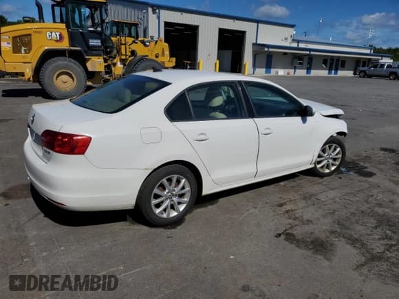 ✅ 2011 Volkswagen Jetta SE • VIN: 3VWDZ7AJ5BM324355 • Lot: 83824055. Wystawiony na Copart z przebiegiem 216 827 mil. Bezpłatny archiwum sprzedaży aukcyjnych z USA i szczegółowy raport historii pojazdu na DreamBid. Zdjęcie 3.