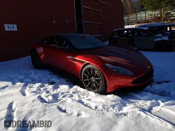 ✅ 2020 Aston Martin DB11 • VIN: SCFRMFEV2LGL08979 • Lot: 88849045. Wystawiony na Copart z przebiegiem Nie podano. Bezpłatny archiwum sprzedaży aukcyjnych z USA i szczegółowy raport historii pojazdu na DreamBid. Zdjęcie 11.
