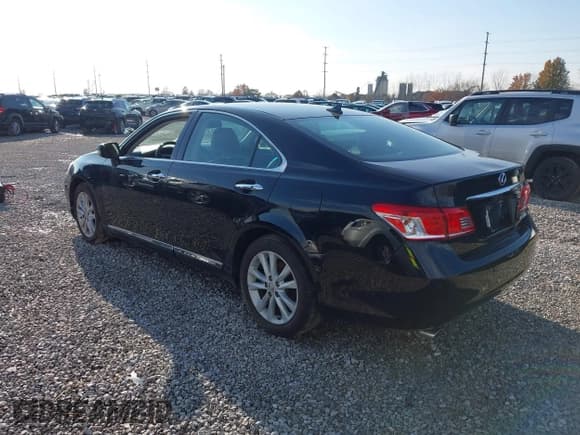 ✅ 2011 Lexus ES 330 • VIN: JTHBK1EG8B2456428 • Лот: 43751755. Опубликован ранее на IAAI с пробегом 251 145 миль. Бесплатный доступ к архиву аукционных продаж из США и подробный отчёт об истории автомобиля на DreamBid. Изображение 3.