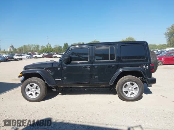 ✅ 2021 Jeep Wrangler Unlimited Sahara • VIN: 1C4HJXEG5MW595591 • Lot: 43143570. Listed on IAAI with 105,955 mi. Free auction sales archive from the USA and detailed vehicle history report at DreamBid. Image 14.