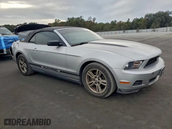 ✅ 2010 Ford Mustang V6 • VIN: 1ZVBP8EN8A5113414 • Лот: 94558195. Опубликован ранее на Copart с пробегом 132 819 миль. Бесплатный доступ к архиву аукционных продаж из США и подробный отчёт об истории автомобиля на DreamBid. Изображение 4.