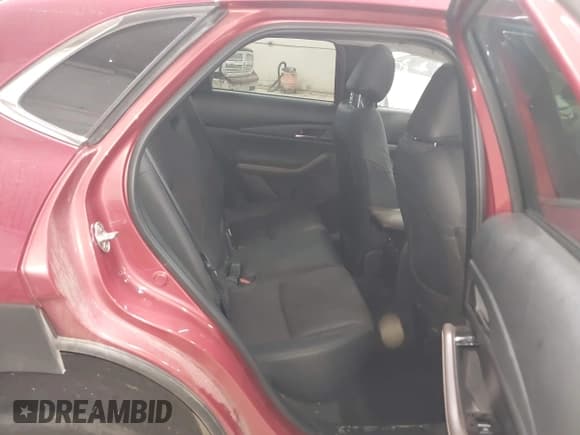✅ 2022 Mazda CX-30 S Premium • VIN: 3MVDMBDL0NM412458 • Lot: 43196761. Wystawiony na IAAI z przebiegiem 24 089 mil. Bezpłatny archiwum sprzedaży aukcyjnych z USA i szczegółowy raport historii pojazdu na DreamBid. Zdjęcie 8.