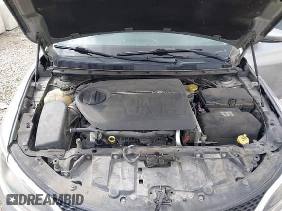 ✅ 2015 Chrysler 200 C • VIN: 1C3CCCCG8FN515133 • Lot: 43262510. Listed on IAAI with 106,423 mi. Free auction sales archive from the USA and detailed vehicle history report at DreamBid. Image 10.