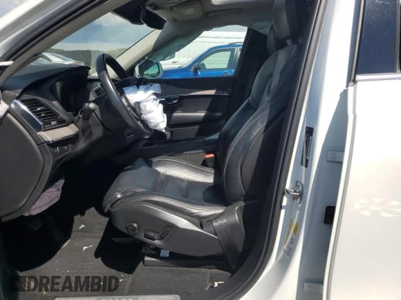 ✅ 2021 Volvo XC90 Inscription • VIN: YV4A221LXM1732524 • Lot: 69130775. Wystawiony na Copart z przebiegiem 48 073 mil. Bezpłatny archiwum sprzedaży aukcyjnych z USA i szczegółowy raport historii pojazdu na DreamBid. Zdjęcie 7.