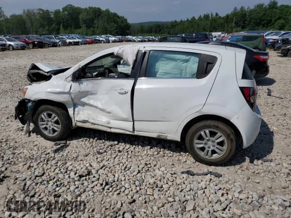 2015 Chevrolet Sonic LT z VIN 1G1JC6SH4F4195953, wystawiony jako Copart lot #62521914 z przebiegiem Nie podano mil oraz Szkoda całkowita • Salvage title. Historia ofert i sprzedaży dostępna na DreamBid. Obrazek 2.