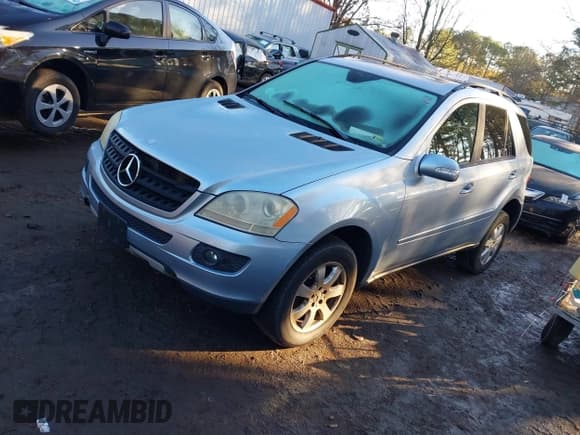 ✅ 2006 Mercedes-Benz M 350 • VIN: 4JGBB86E36A132124 • Lot: 43835995. Listed on IAAI with 156,194 mi. Free auction sales archive from the USA and detailed vehicle history report at DreamBid. Image 2.