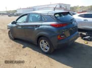 ✅ 2021 Hyundai Kona SE • VIN: KM8K1CAA6MU661587 • Лот: 43279887. Опубликован ранее на IAAI с пробегом 51 076 миль. Бесплатный доступ к архиву аукционных продаж из США и подробный отчёт об истории автомобиля на DreamBid. Изображение 3.