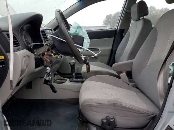 2009 Hyundai Accent Auto GLS z VIN KMHCN46C89U346936, wystawiony jako Copart lot #77882294 z przebiegiem 118 058 mil mil oraz Czysty tytuł • Clean title. Historia ofert i sprzedaży dostępna na DreamBid. Obrazek 7.