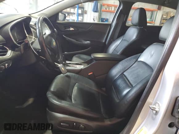 2018 Chevrolet Malibu LT z VIN 1G1ZD5ST6JF209864, wystawiony jako Copart lot #83807015 z przebiegiem 101 369 mil mil oraz Szkoda całkowita • Salvage title. Historia ofert i sprzedaży dostępna na DreamBid. Obrazek 7.