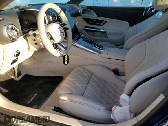 ✅ 2023 Mercedes-Benz SL 63 AMG • VIN: W1KVK8BB8PF013220 • Lot: 40698514. Wystawiony na Copart z przebiegiem 4 716 mil. Bezpłatny archiwum sprzedaży aukcyjnych z USA i szczegółowy raport historii pojazdu na DreamBid. Zdjęcie 7.