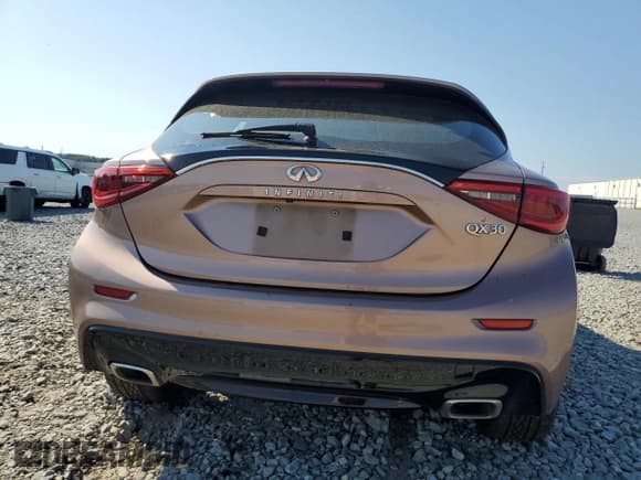 ✅ 2018 Infiniti QX30 Premium • VIN: SJKCH5CP6JA044072 • Lot: 80699605. Wystawiony na Copart z przebiegiem Nie podano. Bezpłatny archiwum sprzedaży aukcyjnych z USA i szczegółowy raport historii pojazdu na DreamBid. Zdjęcie 6.