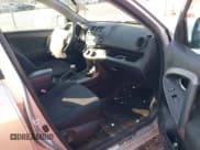 ✅ 2011 Toyota RAV4 Sport • VIN: JTMRF4DV6B5046165 • Lot: 41165852. Wystawiony na IAAI z przebiegiem 90 250 mil. Bezpłatny archiwum sprzedaży aukcyjnych z USA i szczegółowy raport historii pojazdu na DreamBid. Zdjęcie 5.