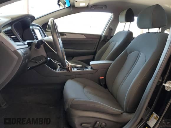 2019 Hyundai Sonata SEL с VIN 5NPE34AF6KH733005, выставлен на аукционе Copart как лот 89855045 с пробегом 55 065 миль миль и На запчасти • Non repairable. История ставок и продаж доступна на DreamBid. Изображение 7.