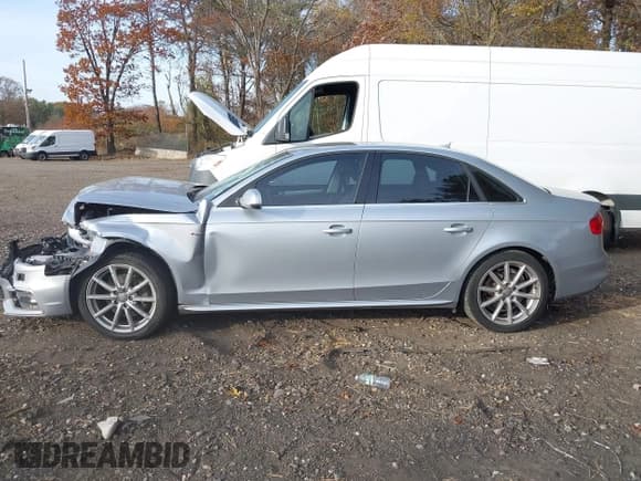 ✅ 2015 Audi A4 Premium • VIN: WAUBFAFL6FN017666 • Лот: 43648583. Опубликован ранее на IAAI с пробегом 107 649 миль. Бесплатный доступ к архиву аукционных продаж из США и подробный отчёт об истории автомобиля на DreamBid. Изображение 14.