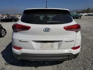 2016 Hyundai Tucson Sport z VIN KM8J33A22GU045856, wystawiony jako Copart lot #85542535 z przebiegiem 129 273 mil mil oraz Szkoda całkowita • Salvage title. Historia ofert i sprzedaży dostępna na DreamBid. Obrazek 6.