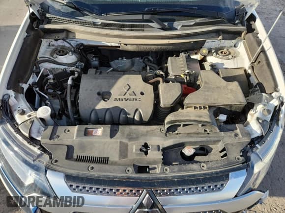 ✅ 2019 Mitsubishi Outlander ES • VIN: JA4AD2A33KZ049120 • Lot: 85848405. Listed on Copart with 84,811 mi. Free auction sales archive from the USA and detailed vehicle history report at DreamBid. Image 12.