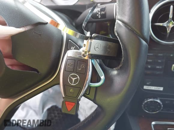 ✅ 2013 Mercedes-Benz GLK 350 • VIN: WDCGG8JB5DG061411 • Lot: 43665647. Wystawiony na IAAI z przebiegiem 86 688 mil. Bezpłatny archiwum sprzedaży aukcyjnych z USA i szczegółowy raport historii pojazdu na DreamBid. Zdjęcie 11.