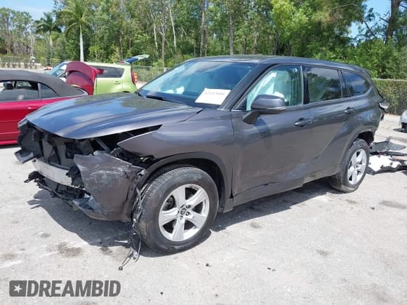 ✅ 2022 Toyota Highlander L • VIN: 5TDCZRAH4NS543318 • Lot: 42153681. Listed on IAAI with 56,196 mi. Free auction sales archive from the USA and detailed vehicle history report at DreamBid. Image 17.