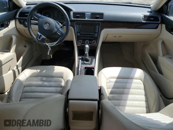 ✅ 2012 Volkswagen Passat SEL Premium • VIN: 1VWCM7A33CC012145 • Лот: 53576695. Опубликован ранее на Copart с пробегом 104 510 миль. Бесплатный доступ к архиву аукционных продаж из США и подробный отчёт об истории автомобиля на DreamBid. Изображение 8.