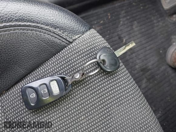 ✅ 2014 Hyundai Veloster • VIN: KMHTC6ADXEU213185 • Lot: 41704012. Wystawiony na IAAI z przebiegiem 144 905 mil. Bezpłatny archiwum sprzedaży aukcyjnych z USA i szczegółowy raport historii pojazdu na DreamBid. Zdjęcie 11.