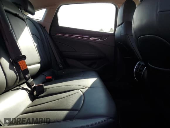 ✅ 2018 Buick LaCrosse Essence • VIN: 1G4ZP5SS7JU110080 • Lot: 90133095. Wystawiony na Copart z przebiegiem 86 552 mil. Bezpłatny archiwum sprzedaży aukcyjnych z USA i szczegółowy raport historii pojazdu na DreamBid. Zdjęcie 10.