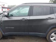 ✅ 2021 Jeep Compass Latitude • VIN: 3C4NJDBB3MT550987 • Lot: 42881959. Wystawiony na IAAI z przebiegiem 48 275 mil. Bezpłatny archiwum sprzedaży aukcyjnych z USA i szczegółowy raport historii pojazdu na DreamBid. Zdjęcie 15.