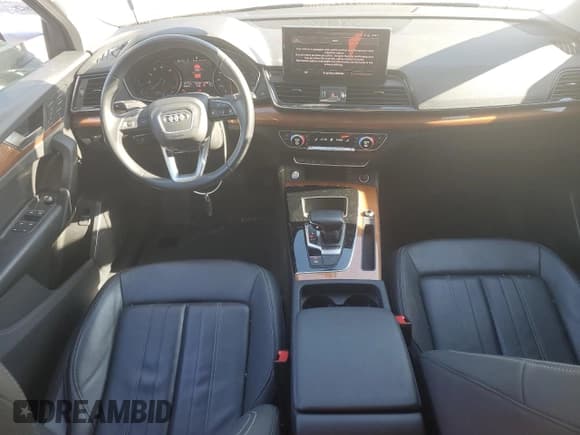 ✅ 2023 Audi Q5 Premium • VIN: WA1ABAFY2P2048917 • Lot: 56557675. Wystawiony na Copart z przebiegiem 59 113 mil. Bezpłatny archiwum sprzedaży aukcyjnych z USA i szczegółowy raport historii pojazdu na DreamBid. Zdjęcie 8.