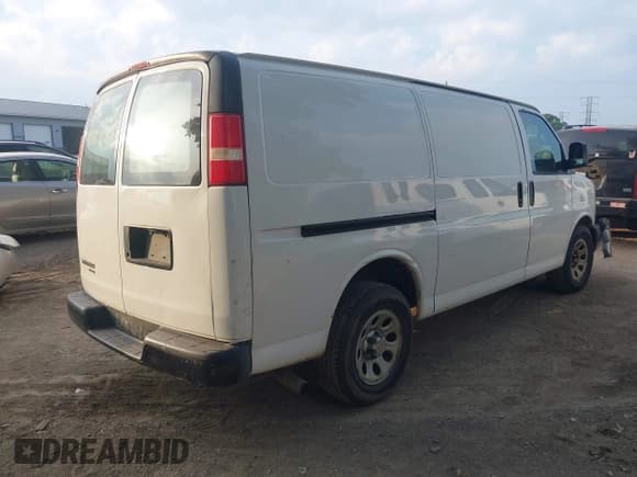 ✅ 2014 Chevrolet Express Cargo • VIN: 1GCSGAFX6E1177295 • Lot: 42829378. Wystawiony na IAAI z przebiegiem 281 183 mil. Bezpłatny archiwum sprzedaży aukcyjnych z USA i szczegółowy raport historii pojazdu na DreamBid. Zdjęcie 4.