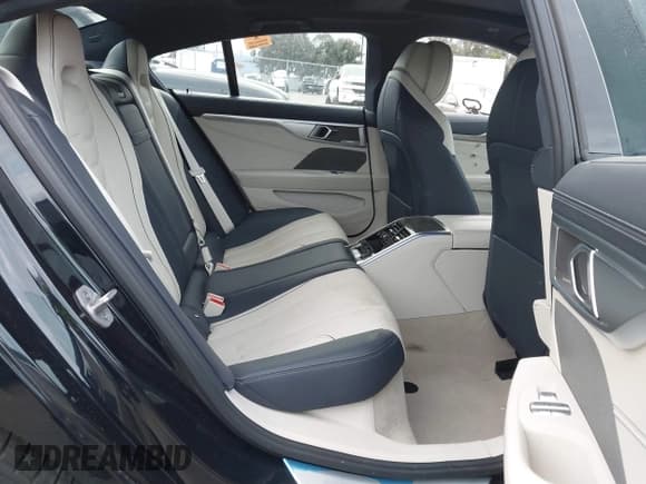 ✅ 2024 BMW 8 Series M850i • VIN: WBAGV8C02RCR25432 • Lot: 42068364. Listed on IAAI with 13,765 mi. Free auction sales archive from the USA and detailed vehicle history report at DreamBid. Image 8.