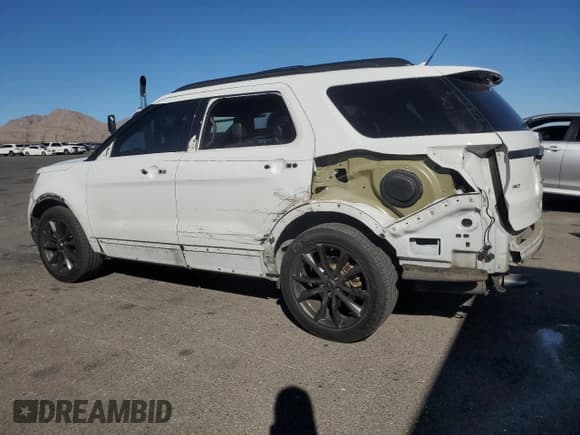 ✅ 2018 Ford Explorer XLT • VIN: 1FM5K7DH8JGB79689 • Lot: 90611485. Wystawiony na Copart z przebiegiem 74 900 mil. Bezpłatny archiwum sprzedaży aukcyjnych z USA i szczegółowy raport historii pojazdu na DreamBid. Zdjęcie 2.