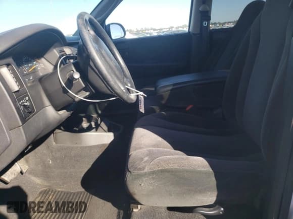 ✅ 2001 Dodge Dakota Sport • VIN: 1B7HL2AN31S328681 • Lot: 76413804. Wystawiony na Copart z przebiegiem 135 576 mil. Bezpłatny archiwum sprzedaży aukcyjnych z USA i szczegółowy raport historii pojazdu na DreamBid. Zdjęcie 7.