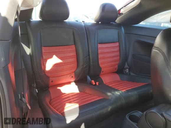 ✅ 2019 Volkswagen Beetle S • VIN: 3VWFD7AT8KM701494 • Лот: 90336075. Опубликован ранее на Copart с пробегом 62 212 миль. Бесплатный доступ к архиву аукционных продаж из США и подробный отчёт об истории автомобиля на DreamBid. Изображение 10.