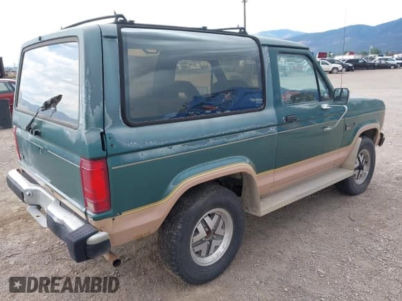 ✅ 1988 Ford Bronco • VIN: 1FMCU14T6JUB19012 • Лот: 42789435. Опубликован ранее на IAAI с пробегом 71 167 миль. Бесплатный доступ к архиву аукционных продаж из США и подробный отчёт об истории автомобиля на DreamBid. Изображение 4.