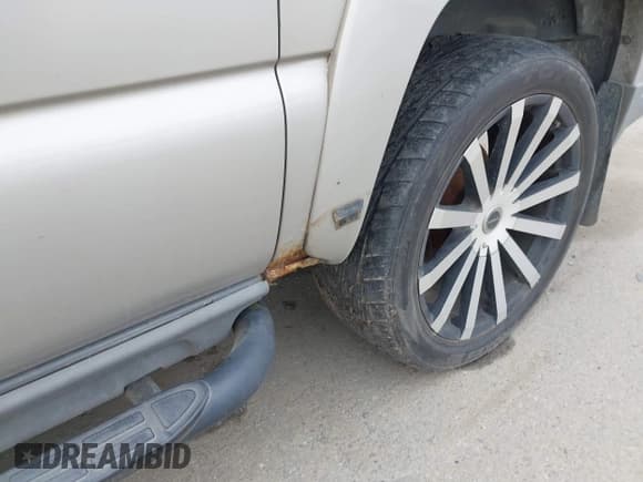 ✅ 2004 Chevrolet Suburban LS • VIN: 3GNFK16Z04G134581 • Лот: 41928119. Опубликован ранее на IAAI с пробегом 300 725 миль. Бесплатный доступ к архиву аукционных продаж из США и подробный отчёт об истории автомобиля на DreamBid. Изображение 12.