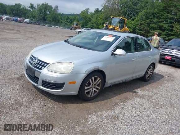 ✅ 2005 Volkswagen Jetta 2.5L • VIN: 3VWDF71K25M610900 • Лот: 42834187. Опубликован ранее на IAAI с пробегом 127 701 миль. Бесплатный доступ к архиву аукционных продаж из США и подробный отчёт об истории автомобиля на DreamBid. Изображение 17.