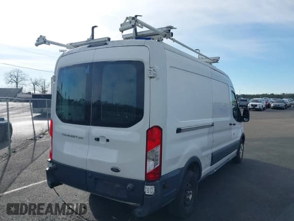 ✅ 2017 Ford Transit • VIN: 1FTYR2CM8HKB52563 • Lot: 41690970. Wystawiony na IAAI z przebiegiem 128 356 mil. Bezpłatny archiwum sprzedaży aukcyjnych z USA i szczegółowy raport historii pojazdu na DreamBid. Zdjęcie 17.