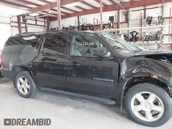 ✅ 2010 Chevrolet Suburban LT • VIN: 1GNUKJE38AR220673 • Lot: 42626250. Listed on IAAI with 239,771 mi. Free auction sales archive from the USA and detailed vehicle history report at DreamBid. Image 14.