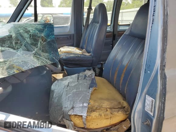 ✅ 1992 Dodge Passenger • VIN: 2B5WB35ZXNK137538 • Lot: 84401405. Wystawiony na Copart z przebiegiem 195 177 mil. Bezpłatny archiwum sprzedaży aukcyjnych z USA i szczegółowy raport historii pojazdu na DreamBid. Zdjęcie 7.