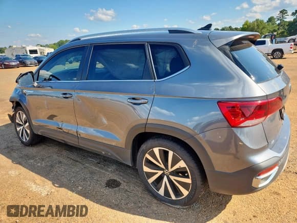 ✅ 2024 Volkswagen Taos SE • VIN: 3VVSX7B25RM129150 • Лот: 71434315. Опубликован ранее на Copart с пробегом Не указан. Бесплатный доступ к архиву аукционных продаж из США и подробный отчёт об истории автомобиля на DreamBid. Изображение 2.