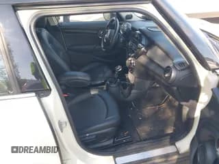 ✅ 2016 MINI Hardtop 4 Door • VIN: WMWXU1C5XG2D09554 • Lot: 43414237. Wystawiony na IAAI z przebiegiem 126 478 mil. Bezpłatny archiwum sprzedaży aukcyjnych z USA i szczegółowy raport historii pojazdu na DreamBid. Zdjęcie 5.