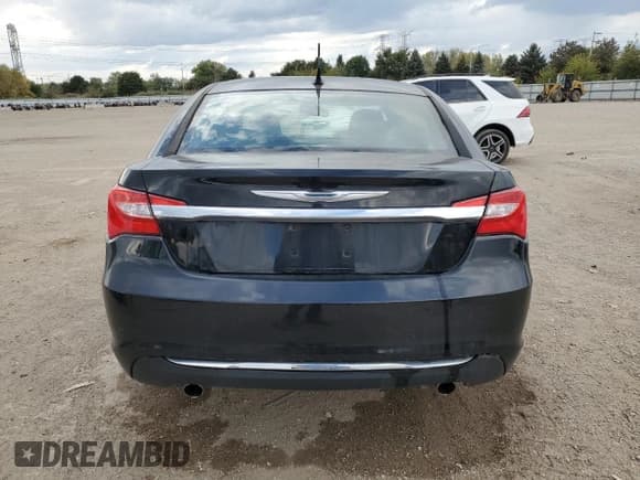 ✅ 2011 Chrysler 200 Limited • VIN: 1C3BC2FG5BN607263 • Lot: 85177925. Wystawiony na Copart z przebiegiem 126 986 mil. Bezpłatny archiwum sprzedaży aukcyjnych z USA i szczegółowy raport historii pojazdu na DreamBid. Zdjęcie 6.