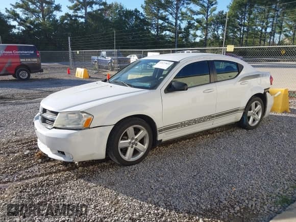 ✅ 2013 Dodge Avenger SE • VIN: 1C3CDZAB4DN551759 • Лот: 43477833. Опубликован ранее на IAAI с пробегом 235 551 миль. Бесплатный доступ к архиву аукционных продаж из США и подробный отчёт об истории автомобиля на DreamBid. Изображение 2.