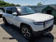 ✅ 2024 Rivian R1S Adventure • VIN: 7PDSGABA7RN040780 • Lot: 63705184. Wystawiony na Copart z przebiegiem 1 053 mil. Bezpłatny archiwum sprzedaży aukcyjnych z USA i szczegółowy raport historii pojazdu na DreamBid. Zdjęcie 4.