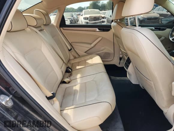 ✅ 2018 Volkswagen Passat SE • VIN: 1VWBA7A39JC010899 • Lot: 80434705. Wystawiony na Copart z przebiegiem 127 150 mil. Bezpłatny archiwum sprzedaży aukcyjnych z USA i szczegółowy raport historii pojazdu na DreamBid. Zdjęcie 10.