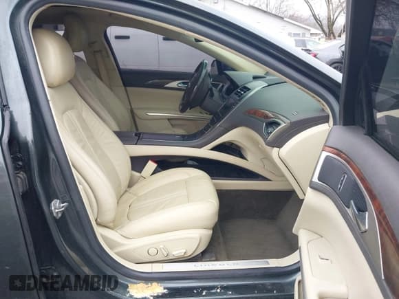 ✅ 2015 Lincoln MKZ • VIN: 3LN6L2J90FR616800 • Lot: 41683401. Wystawiony na IAAI z przebiegiem 92 239 mil. Bezpłatny archiwum sprzedaży aukcyjnych z USA i szczegółowy raport historii pojazdu na DreamBid. Zdjęcie 5.